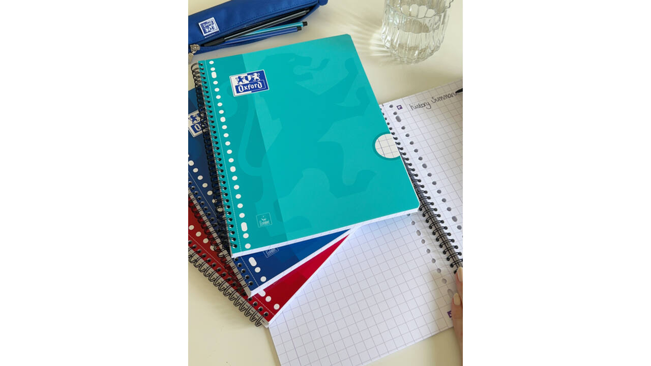 Collegeblok Oxford School A4 ruit 10x10mm 23-gaats 160 pagina's 80gr assorti