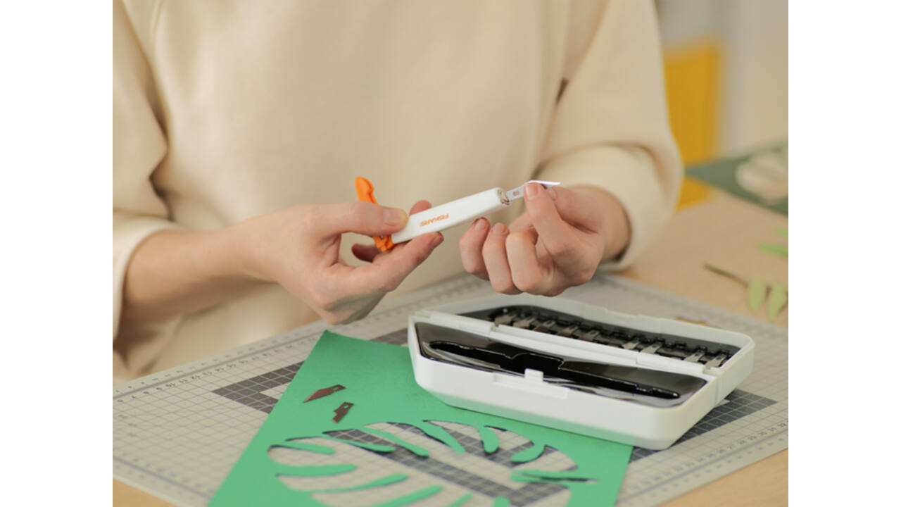 Precisiemes Fiskars Medium Duty set à 12 mesbladen wit