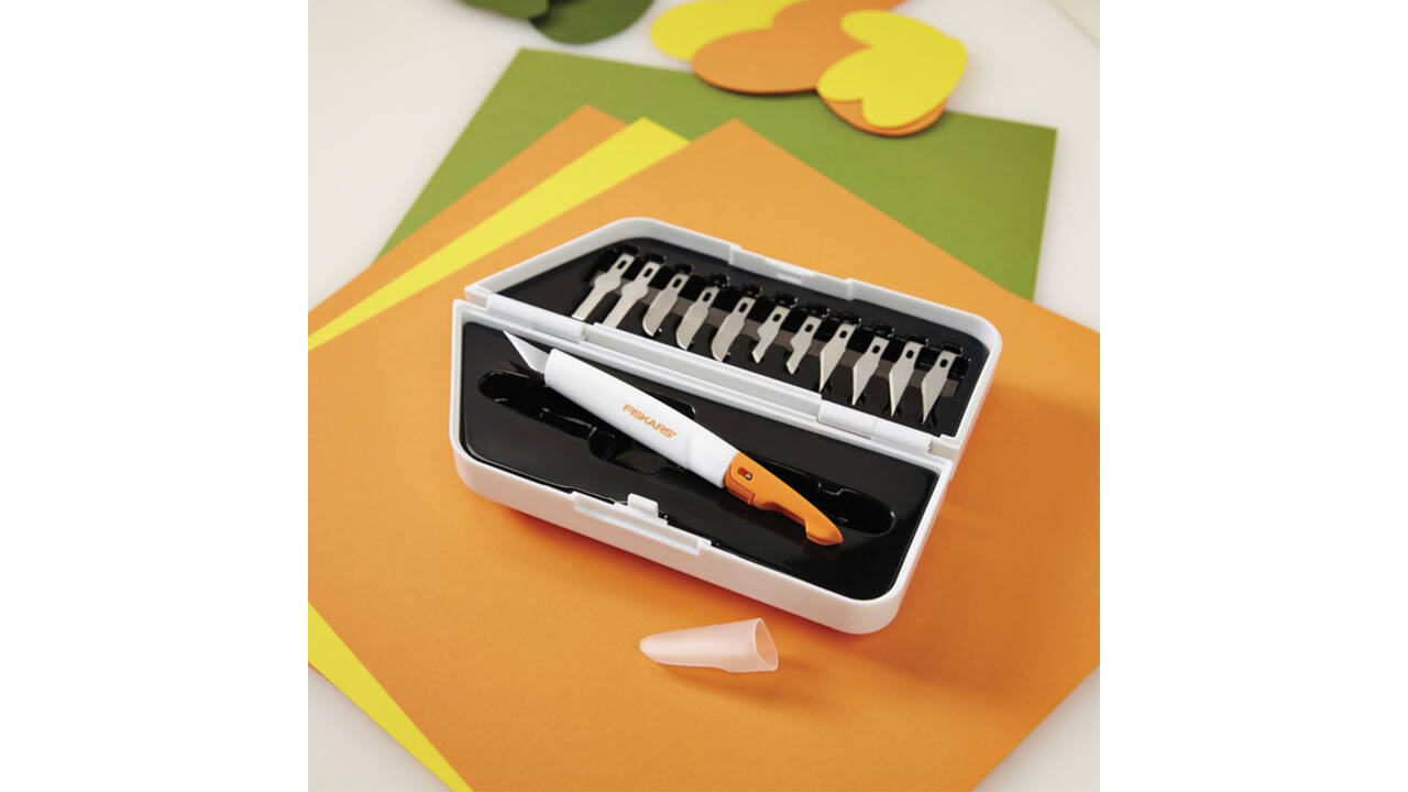 Precisiemes Fiskars Medium Duty set à 12 mesbladen wit