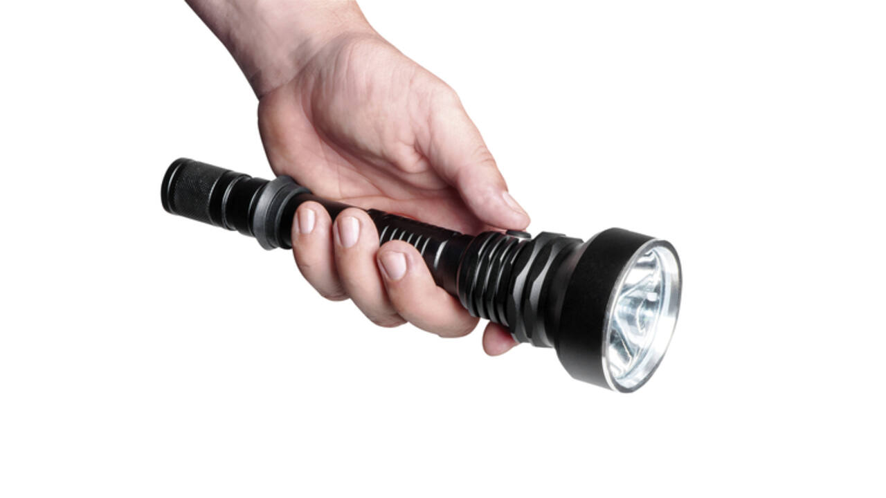 Zaklamp MAUL Helios LED 23cm accu lichtbereik 300m 10W