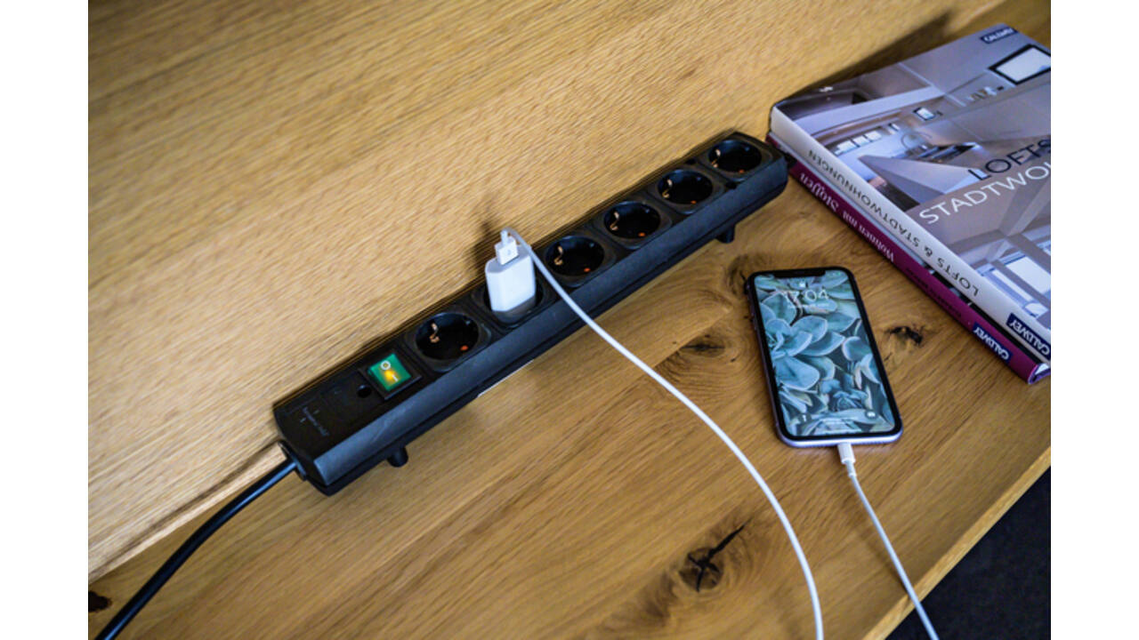 Stekkerdoos Brennenstuhl Comfort Plus 6vdig incl platte stekker 2m zw