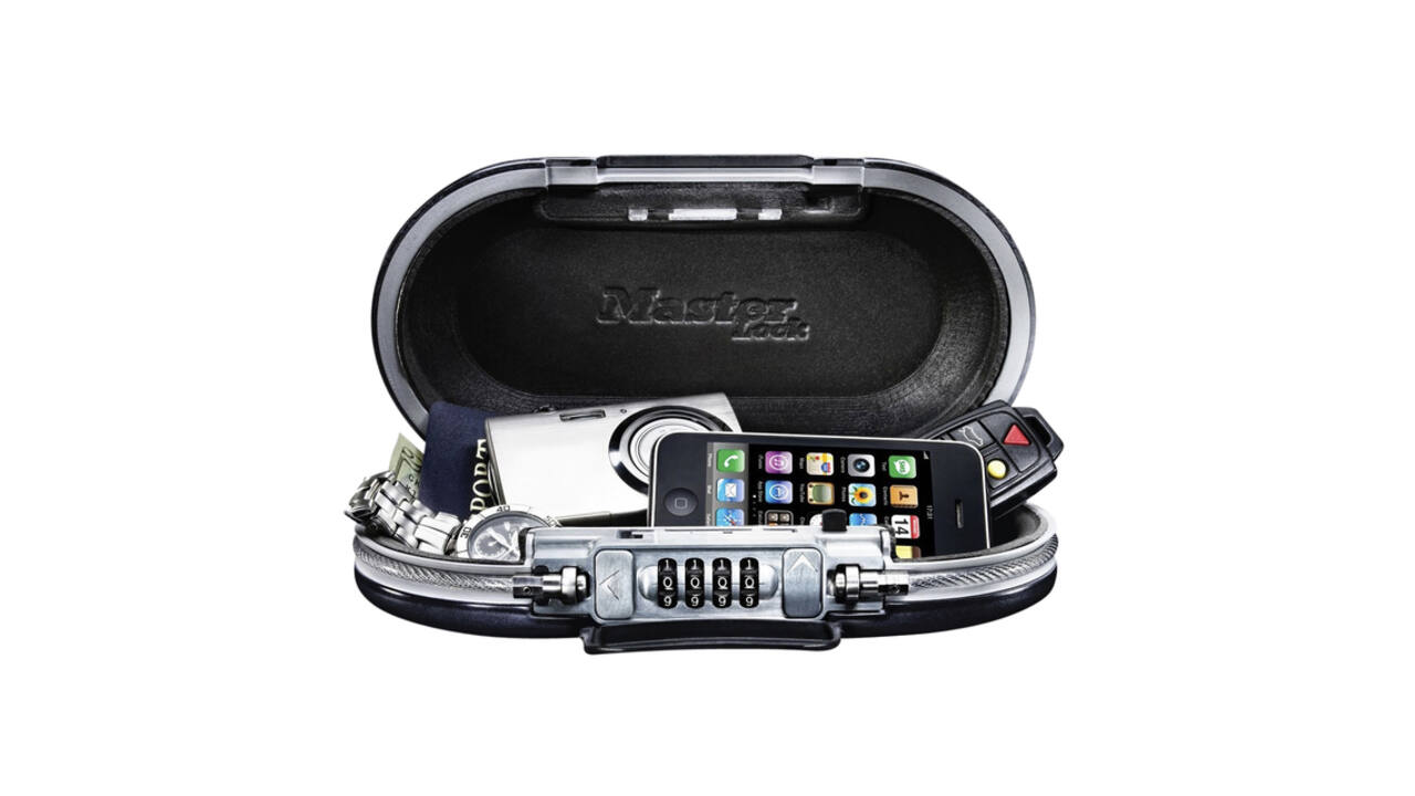 Draagbare kluis MasterLock Safe space met combinatieslot en kabel donkergrijs