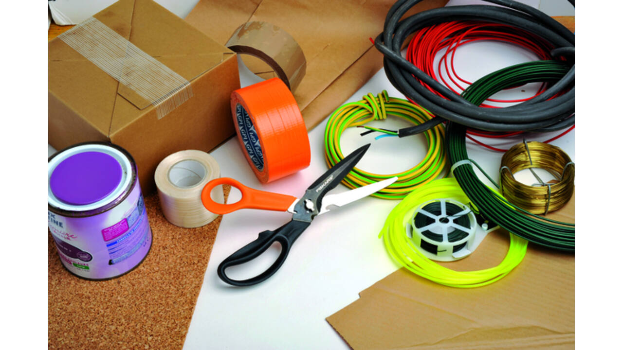 Schaar Fiskars Cuts+More Titanium multifunctioneel zwart