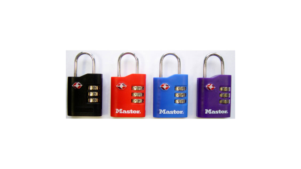 Hangslot Masterlock 3-cijfer combi TSA set van 2 sloten assorti in willekeurige kleur 30mm 2 stuks