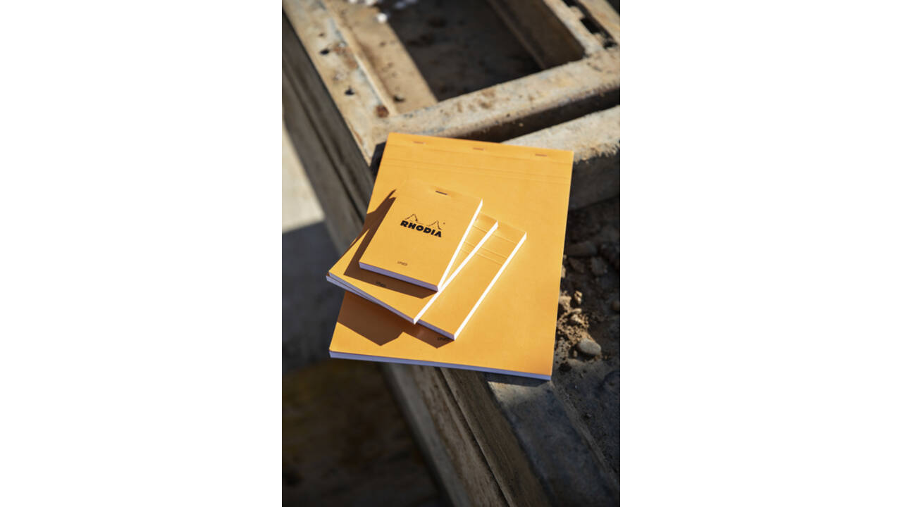 Schrijfblok Rhodia A4 lijn 80 vel 80gr oranje