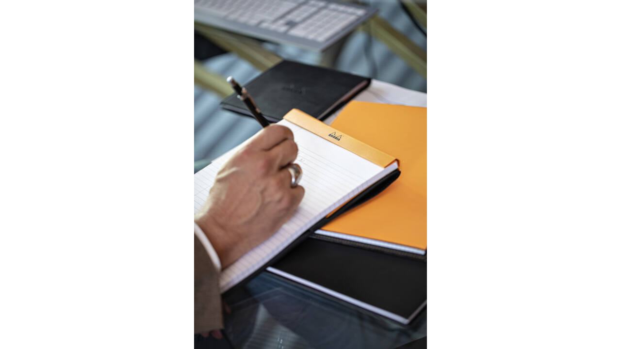 Schrijfblok Rhodia A4 lijn 80 vel 80gr oranje