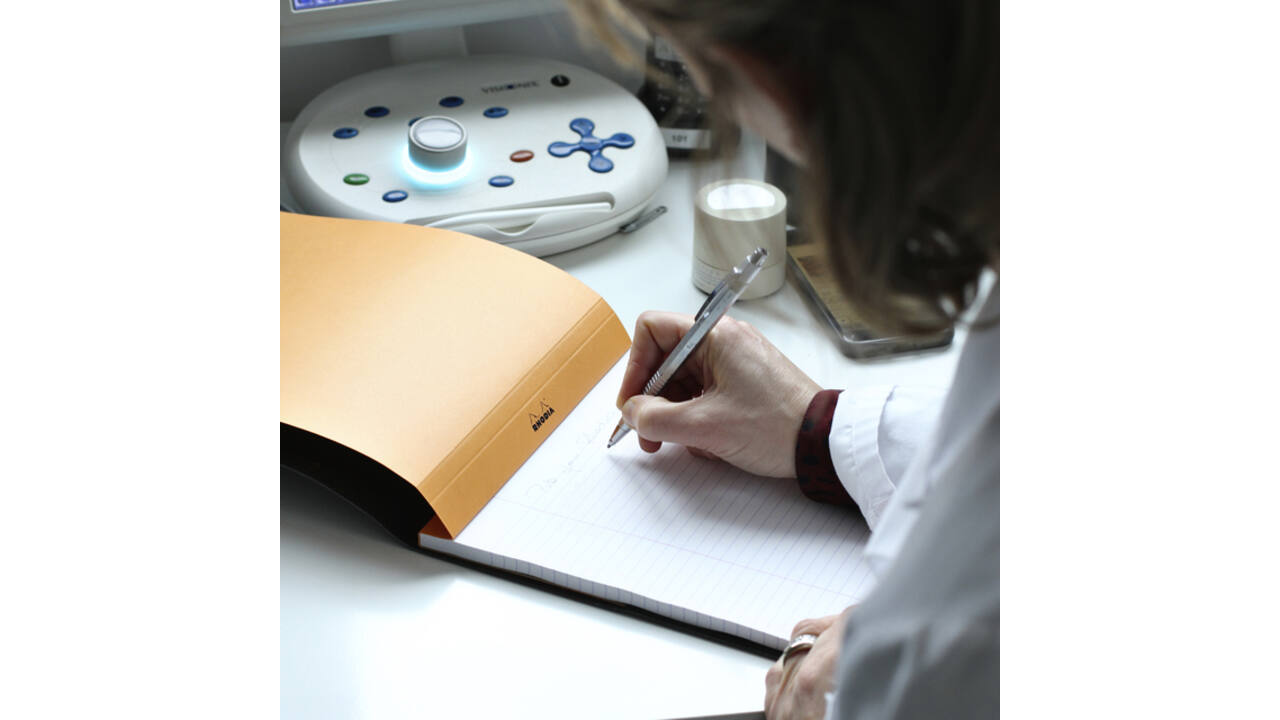 Schrijfblok Rhodia A4 lijn 80 vel 80gr oranje