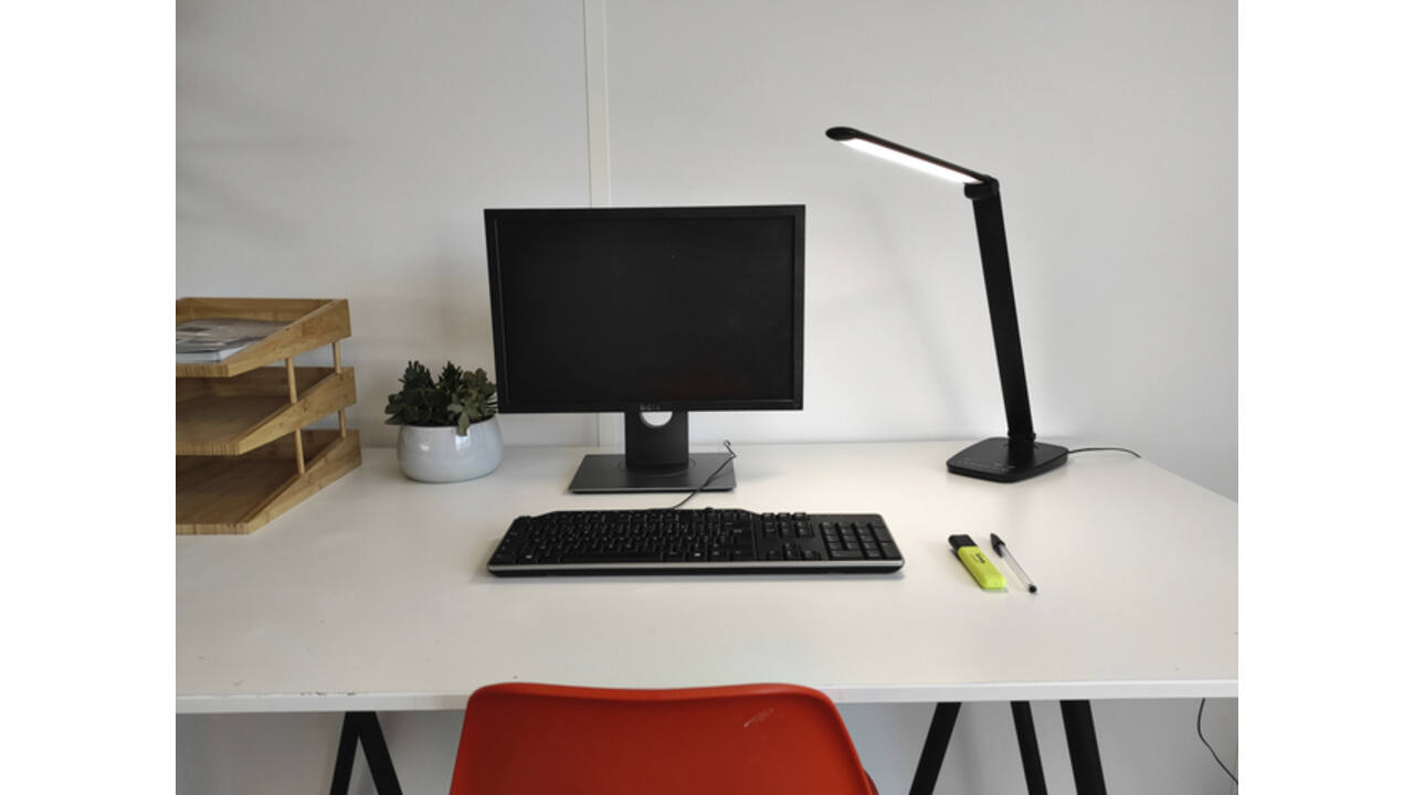 Bureaulamp Unilux Twistled led zwart