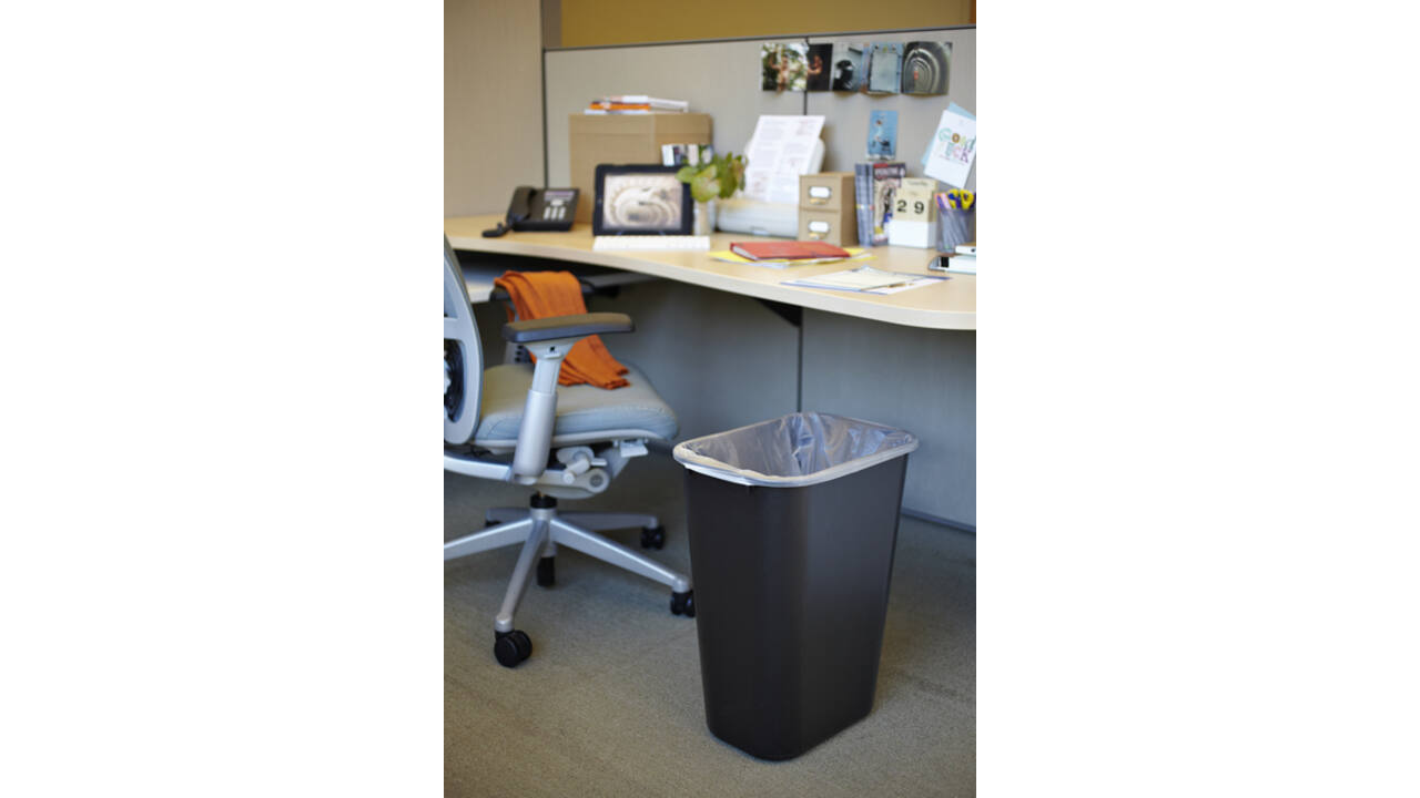 Afvalbak Rubbermaid groot 39 liter zwart