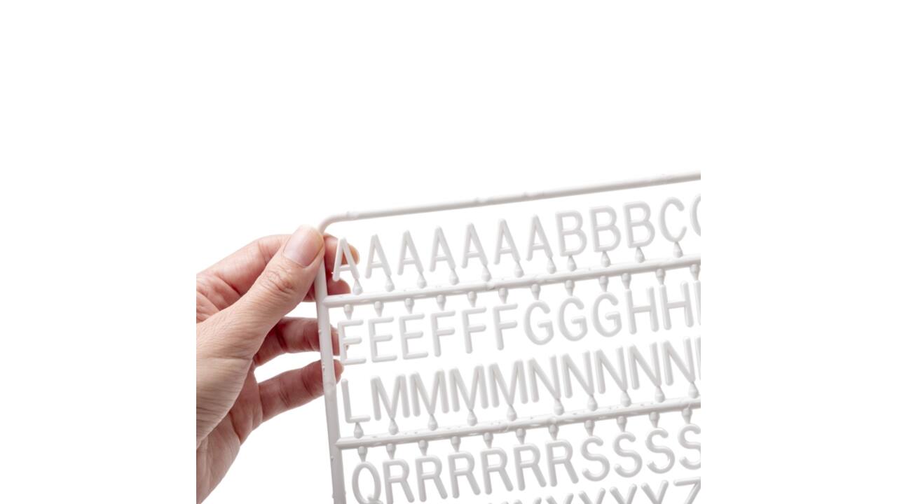 Letter set IEZZY voor letterbord 2x150 wit