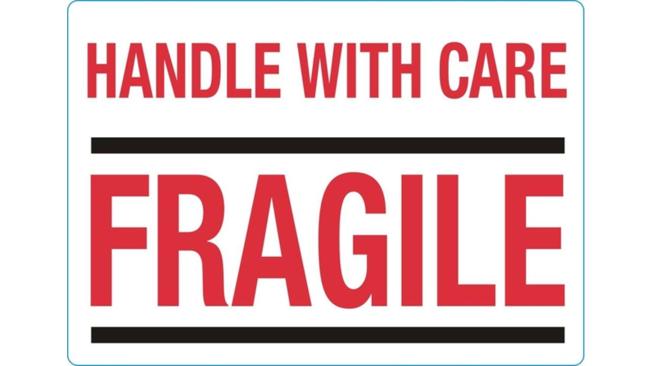Waarschuwingsetiket IEZZY handle with care fragile 100mmx70mm 500st