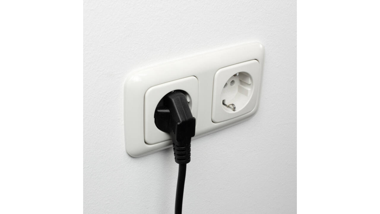 Kabel ACT Netsnoer CEE 7/7 male - C13 zwart 2.5 meter
