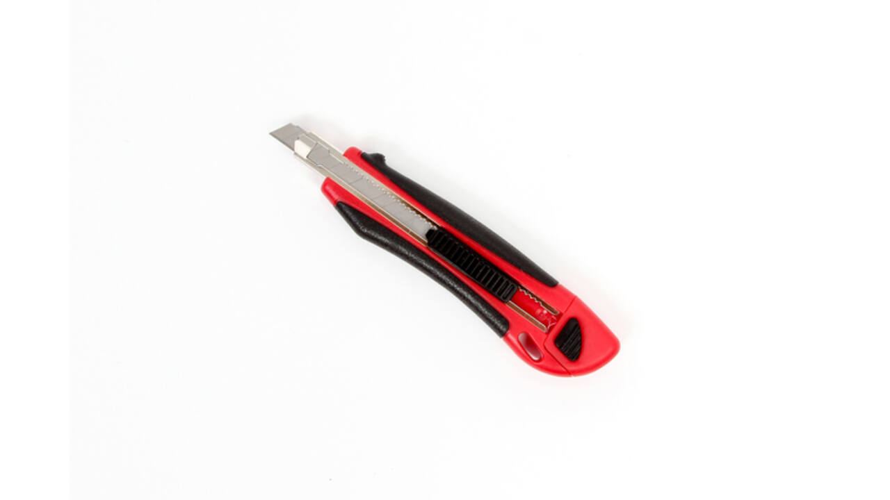 Snijmes IEZZY 9mm kunststof met ergonomische softgrip incl. 3 mesje