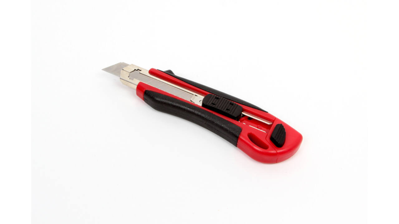 Snijmes IEZZY 18mm kunststof met ergonomische softgrip incl. 3 mesje