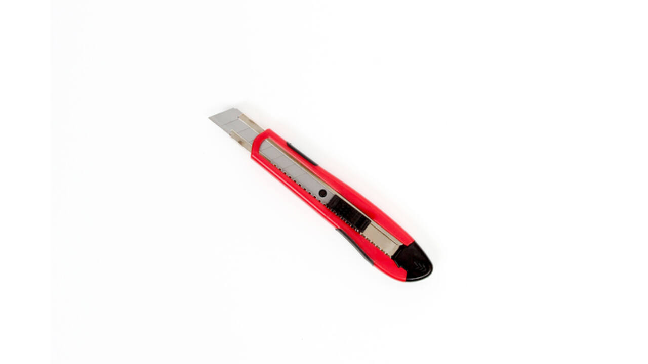 Snijmes IEZZY 18mm kunststof met softgrip inclusief 1 mesje