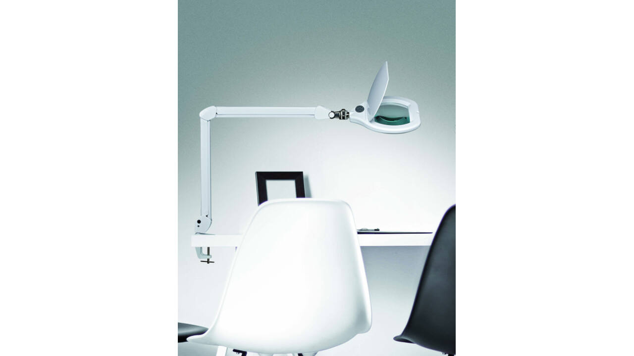 Loeplamp MAUL Crystal LED dimbaar tafelklem lens 234 cm2 wit