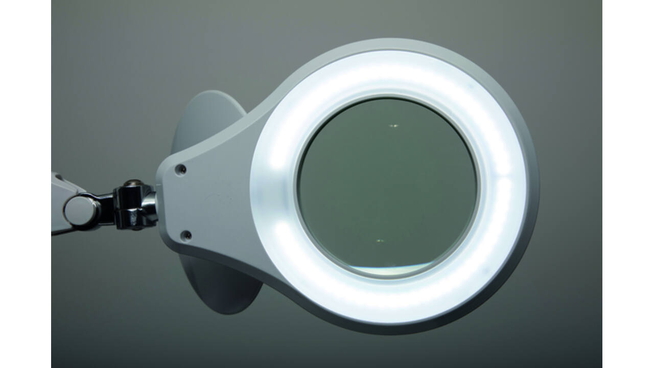 Loeplamp MAUL Source LED dimbaar met tafelklem lens 126 cm2 wit