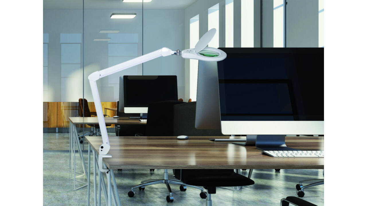Loeplamp MAUL Source LED dimbaar met tafelklem lens 126 cm2 wit
