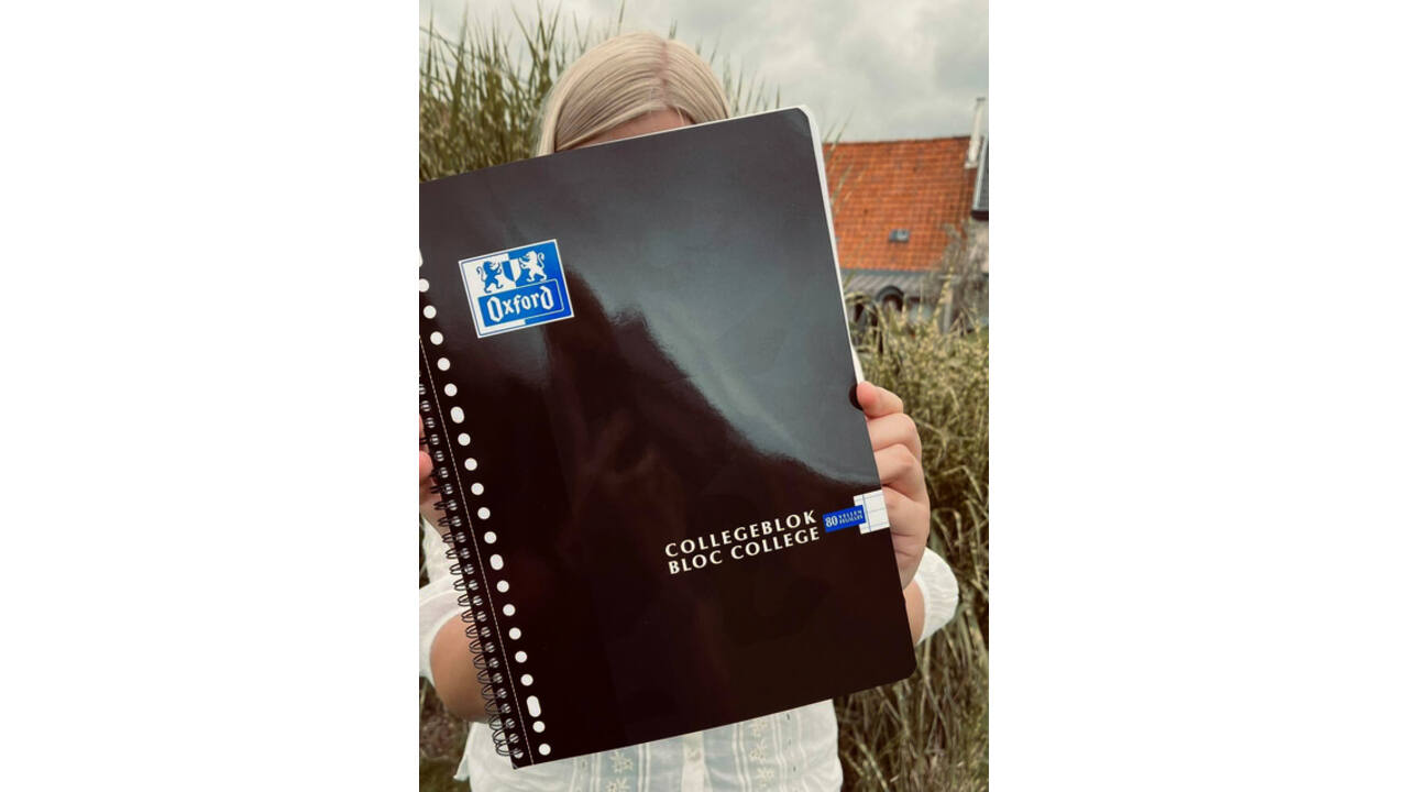 Collegeblok Oxford School A4+ lijn 23-gaats 160 pagina's 80gr zwart