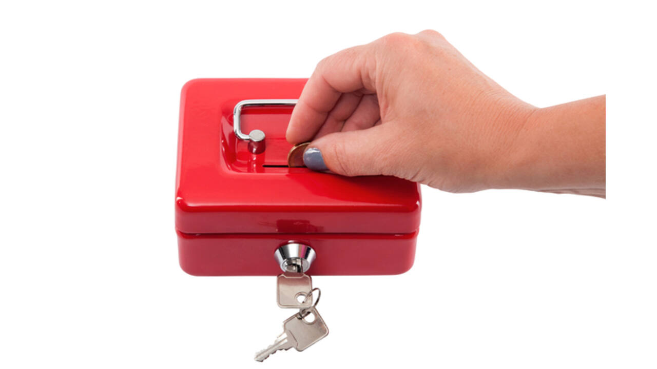 Geldkist MAUL met muntgleuf en slot 125x95x60mm rood