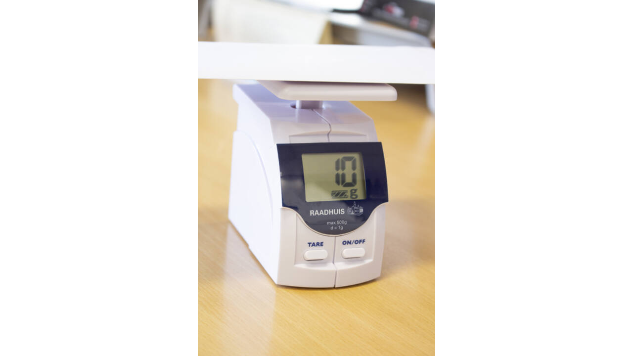 Briefweger Raadhuis tot 500 gram kunststof wit