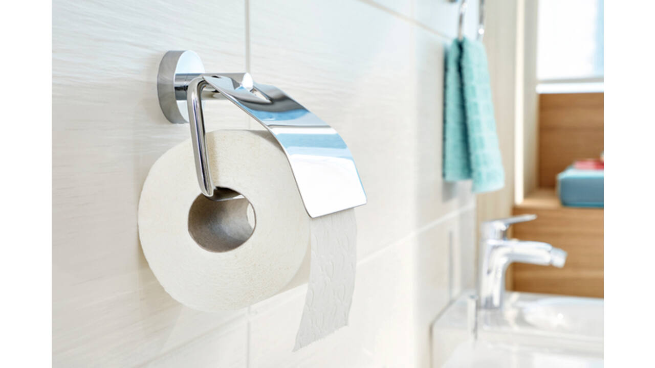Toiletrolhouder met deksel tesa® Smooz hoogglans verchroomd metaal zelfklevend