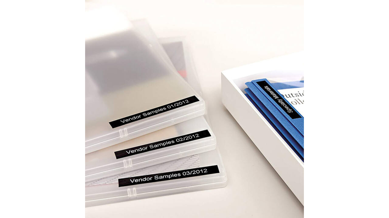 Labeltape Dymo LabelManager D1 polyester 24mm wit op zwart