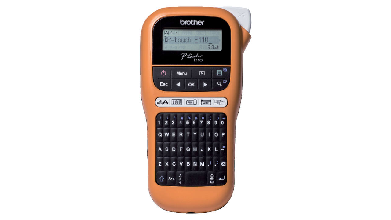 Labelprinter Brother P-touch TZe PT-E110VP draagbaar qwerty 12mm oranje