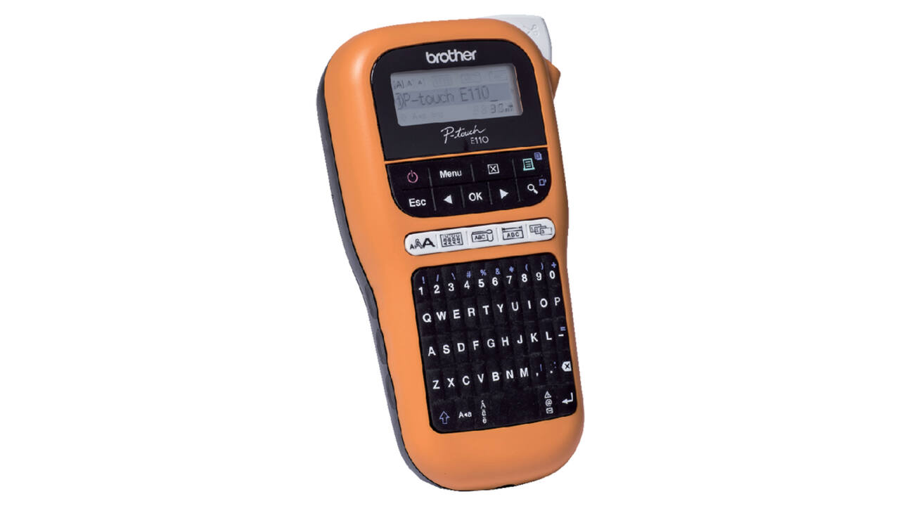 Labelprinter Brother P-touch TZe PT-E110VP draagbaar qwerty 12mm oranje