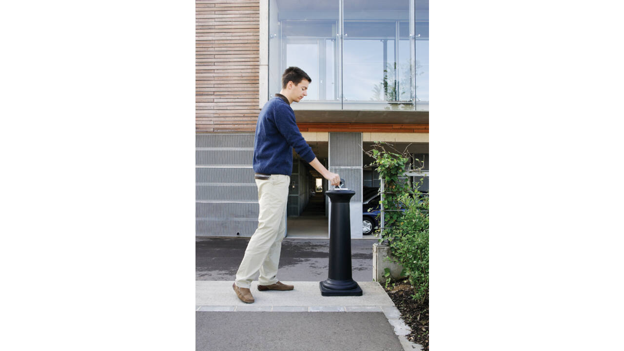 Asbak Rubbermaid Groundskeeper Tuscan vrijstaand zwart