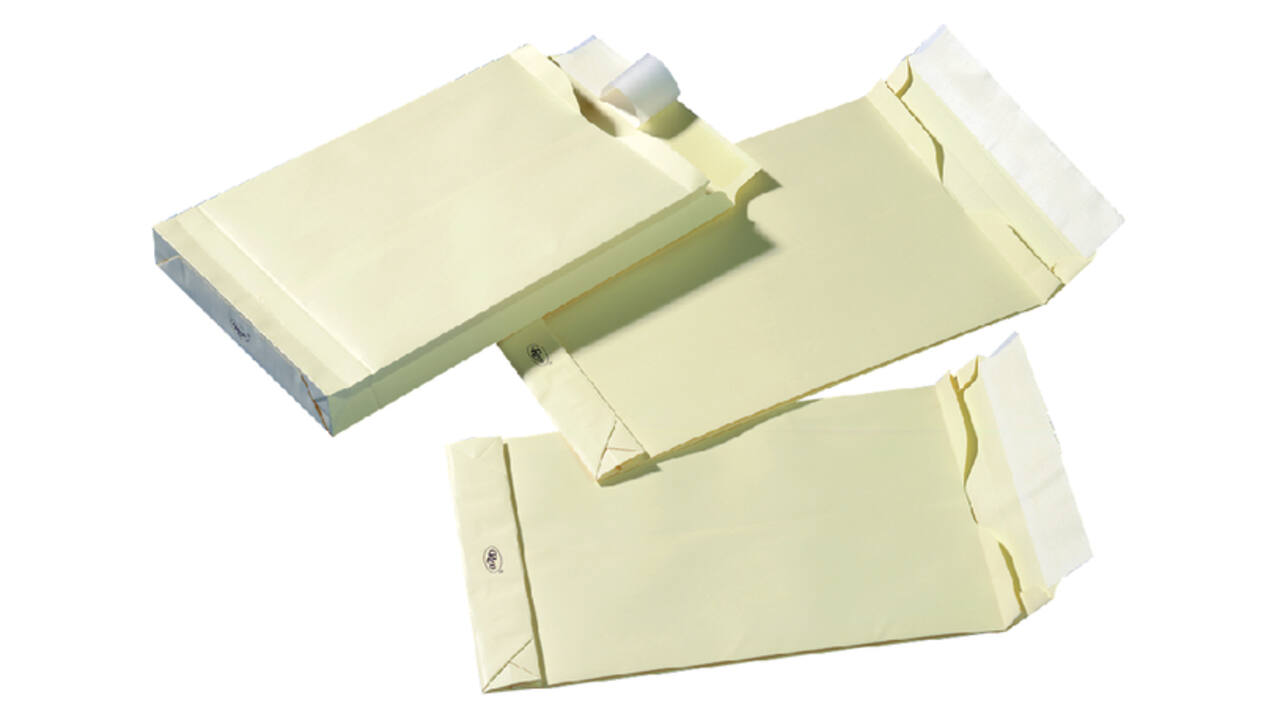 Envelop Quantore monsterzak 262x371x38mm zelfklevend creme 125 stuks