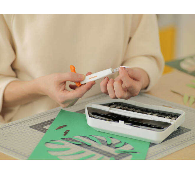 Precisiemes Fiskars Medium Duty set à 12 mesbladen wit