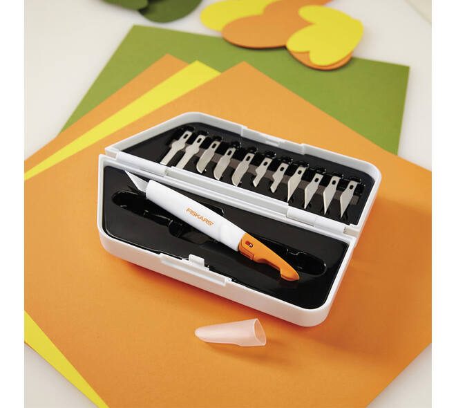 Precisiemes Fiskars Medium Duty set à 12 mesbladen wit