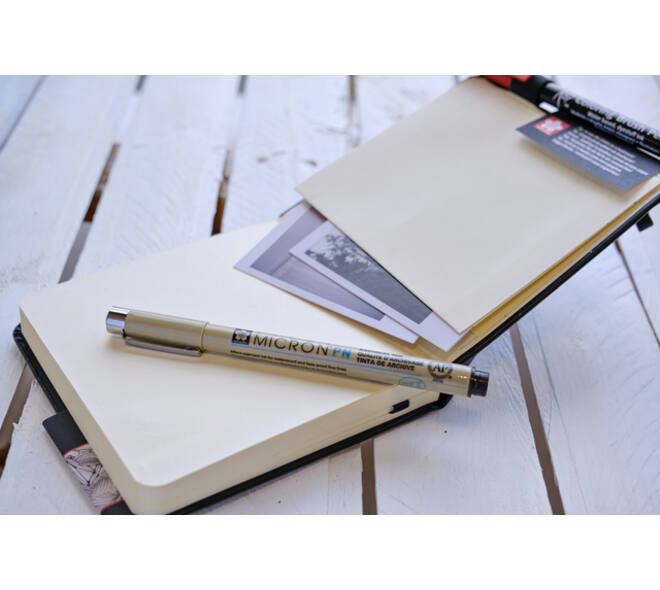 Schetsboek Sakura 80 witte vellen 140gr 90x140mm zwart