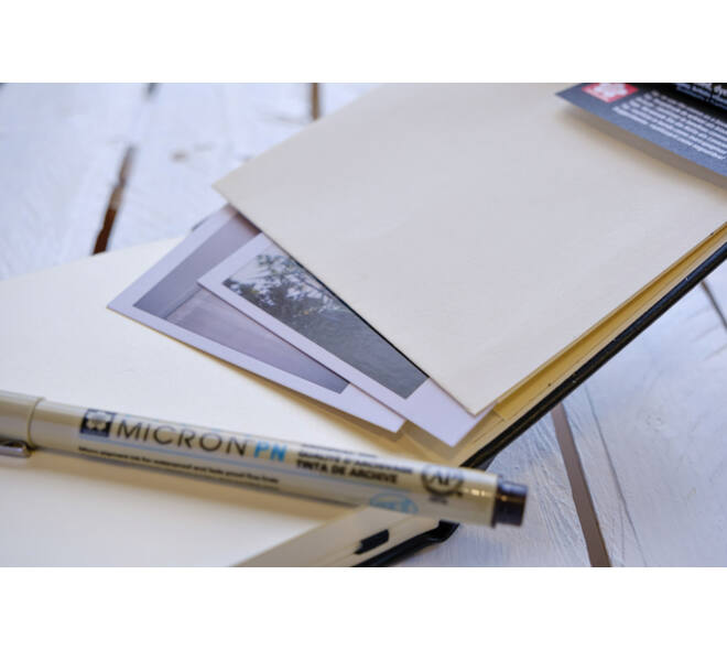 Schetsboek Sakura 80 witte vellen 140gr 90x140mm zwart