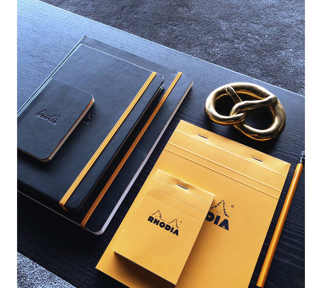 Schrijfblok Rhodia A4 lijn 80 vel 80gr oranje