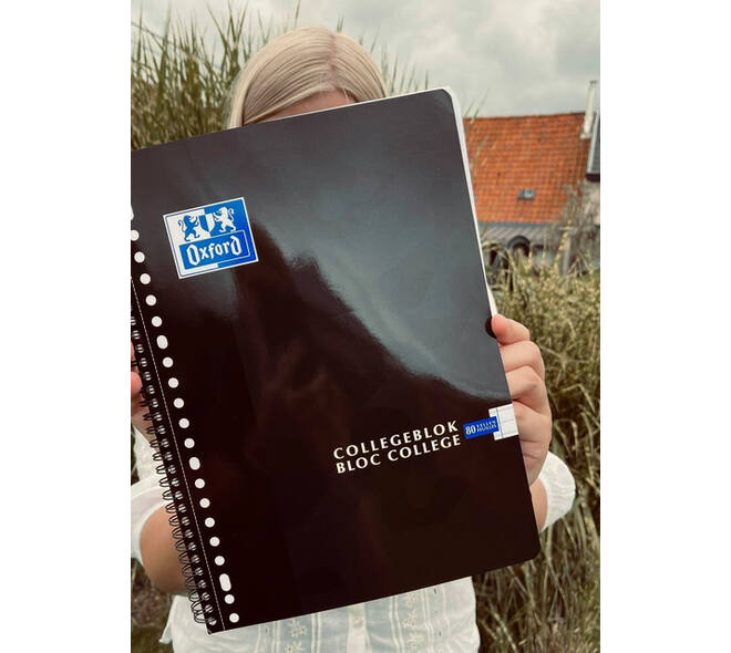 Collegeblok Oxford School A4+ lijn 23-gaats 160 pagina's 80gr zwart