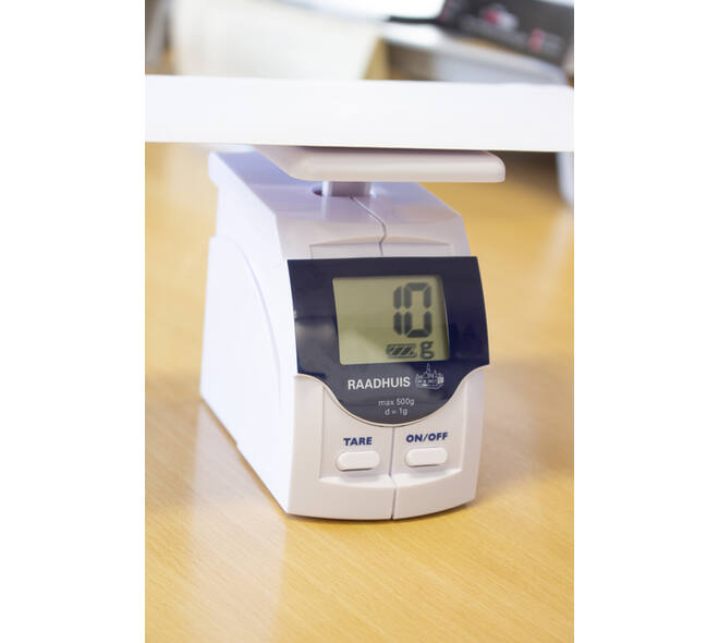 Briefweger Raadhuis tot 500 gram kunststof wit