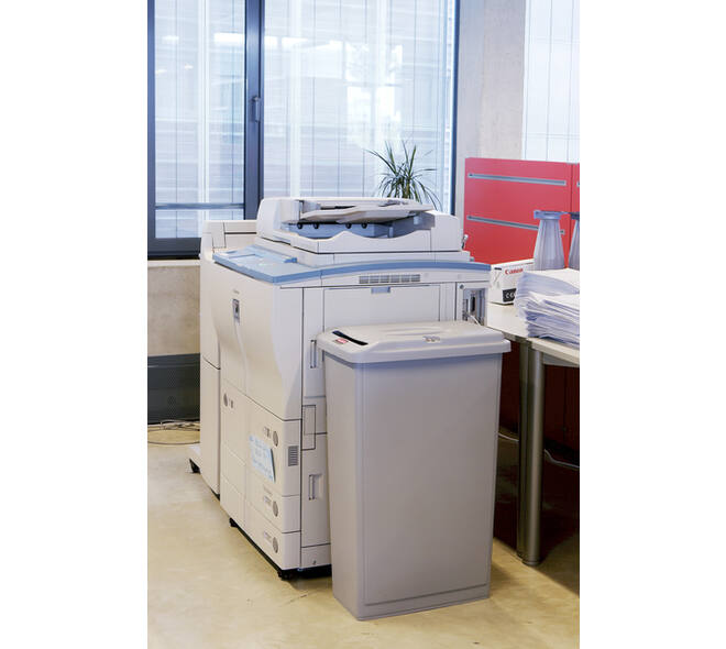 Afvalbak Rubbermaid Slim Jim vertrouwelijke documenten 87 liter grijs