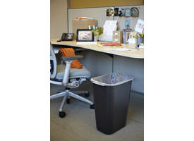 Afvalbak Rubbermaid groot 39 liter zwart