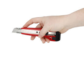 Snijmes Westcott premium 18mm met schuifsluiting rood